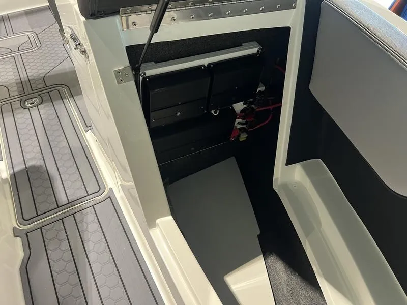 Slide: The Image of Cobalt CS23 Surf 2025 - 12