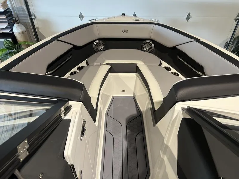 Slide: The Image of Cobalt CS23 Surf 2025 - 13