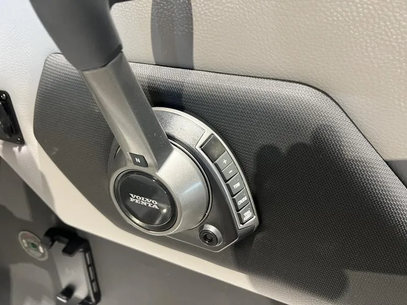 Slide: The Image of Cobalt CS23 Surf 2025 - 14