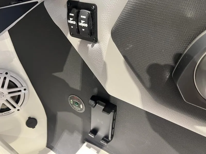 Slide: The Image of Cobalt CS23 Surf 2025 - 15