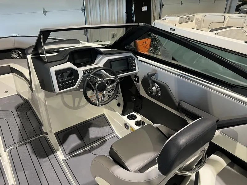 Slide: The Image of Cobalt CS23 Surf 2025 - 18