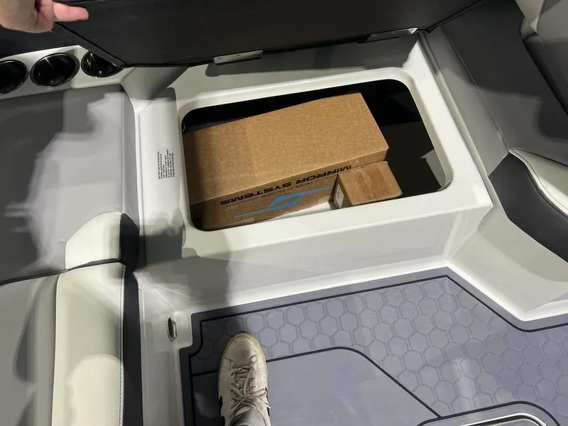 Slide: The Image of Cobalt CS23 Surf 2025 - 20