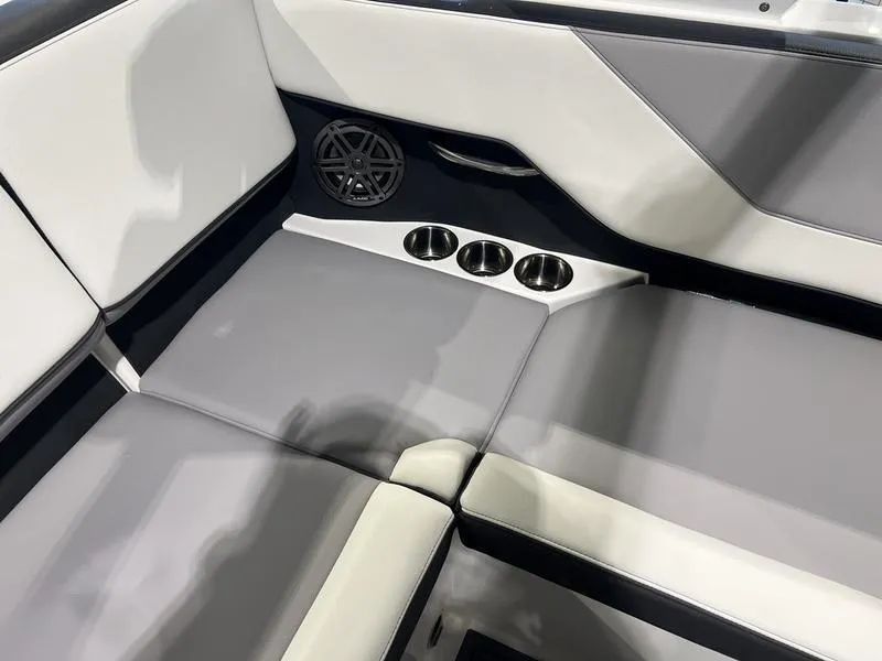 Slide: The Image of Cobalt CS23 Surf 2025 - 21