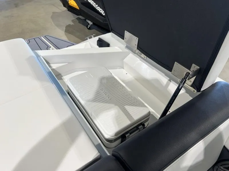 Slide: The Image of Cobalt CS23 Surf 2025 - 22