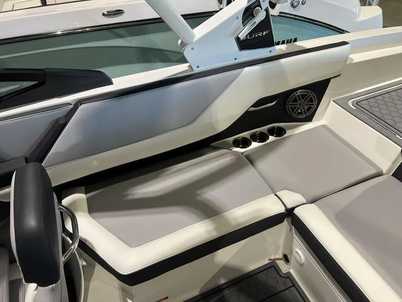 Slide: The Image of Cobalt CS23 Surf 2025 - 23