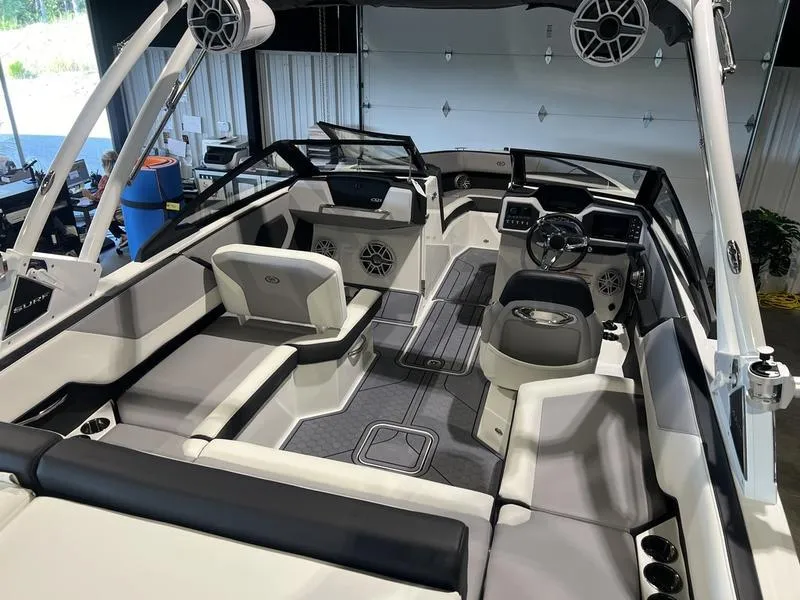 Slide: The Image of Cobalt CS23 Surf 2025 - 25