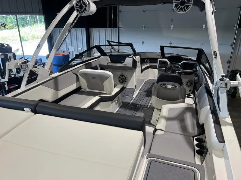 Slide: The Image of Cobalt CS23 Surf 2025 - 27