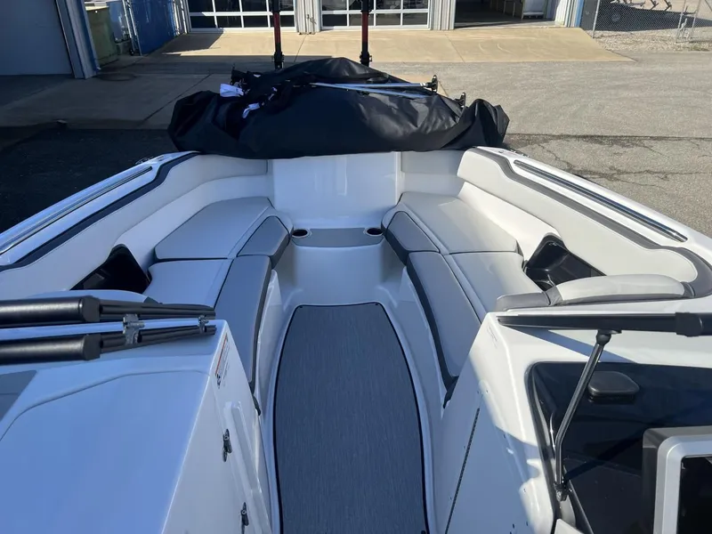 Slide: The Image of Yamaha AR250 2025 - 8