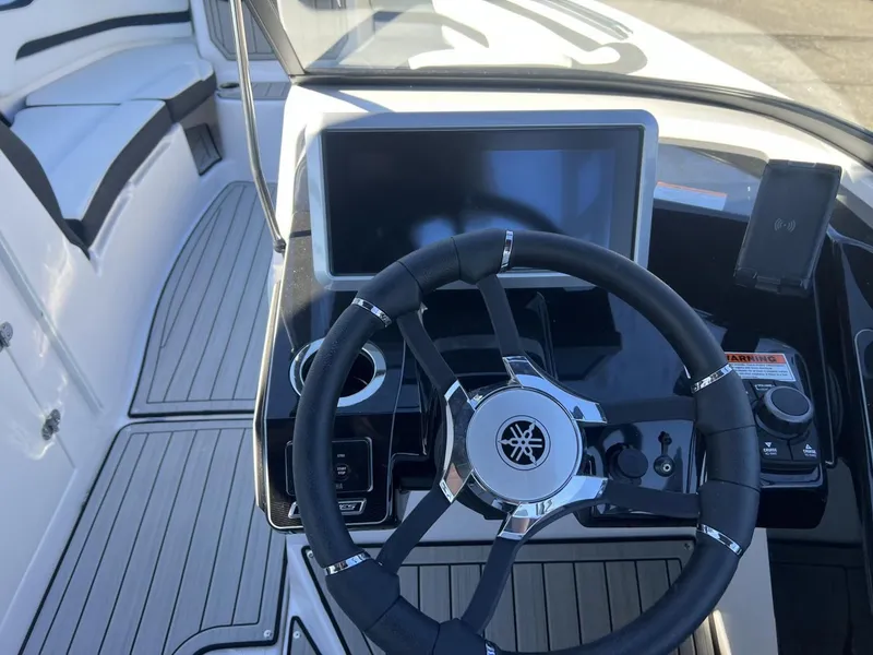 Slide: The Image of Yamaha 252SE 2025 - 10