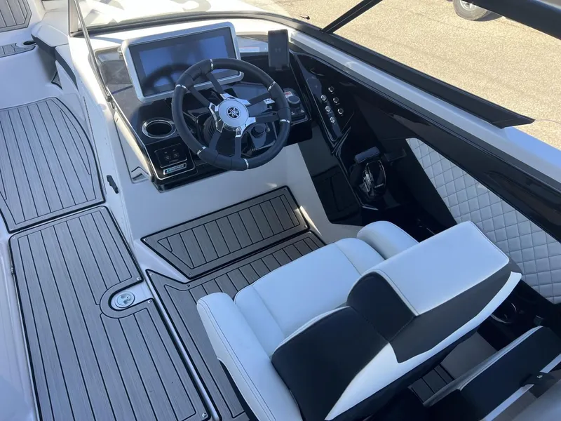 Slide: The Image of Yamaha 252SE 2025 - 11