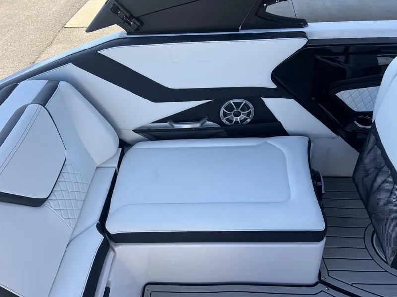 Slide: The Image of Yamaha 252SE 2025 - 13