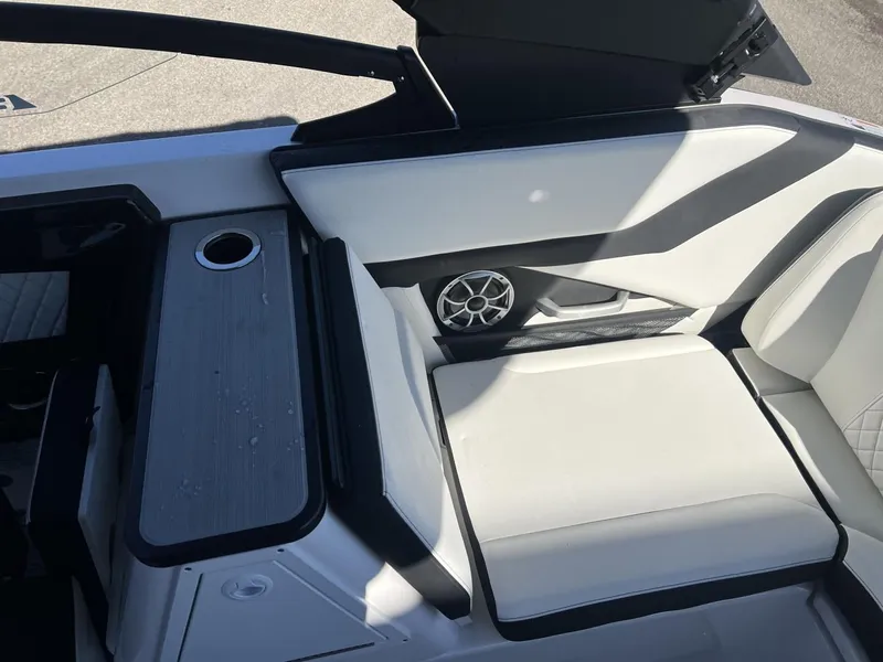 Slide: The Image of Yamaha 252SE 2025 - 15