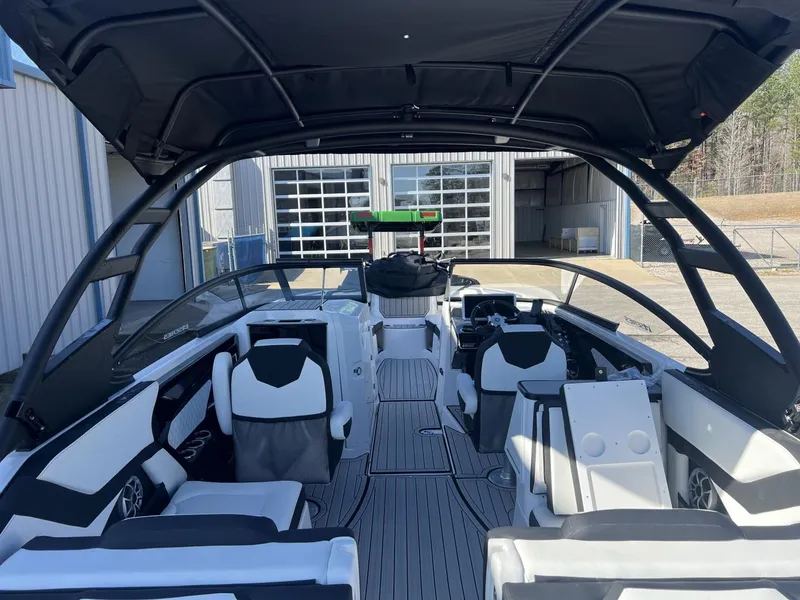 Slide: The Image of Yamaha 252SE 2025 - 16