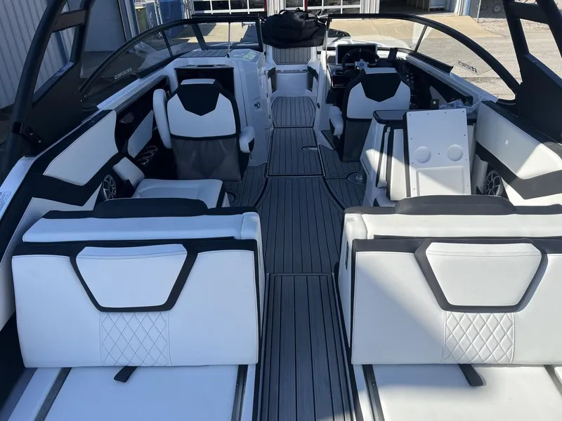 Slide: The Image of Yamaha 252SE 2025 - 17