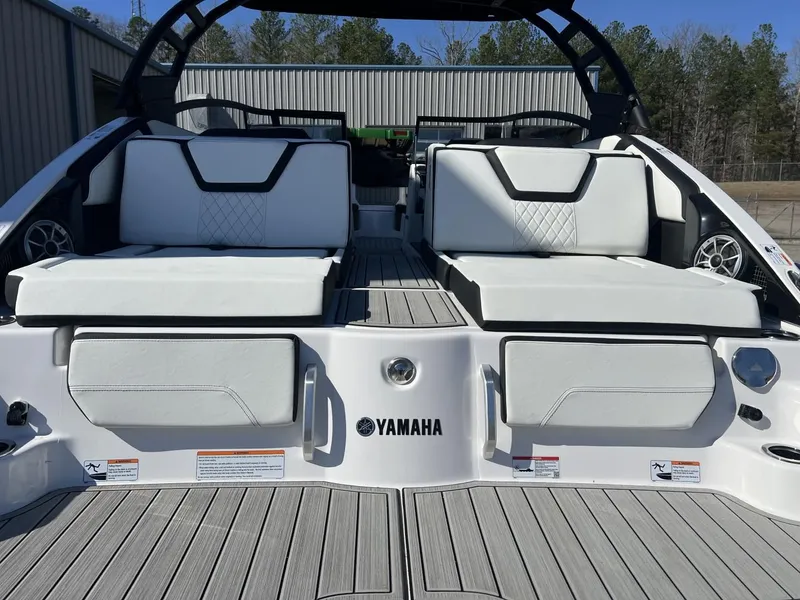 Slide: The Image of Yamaha 252SE 2025 - 19