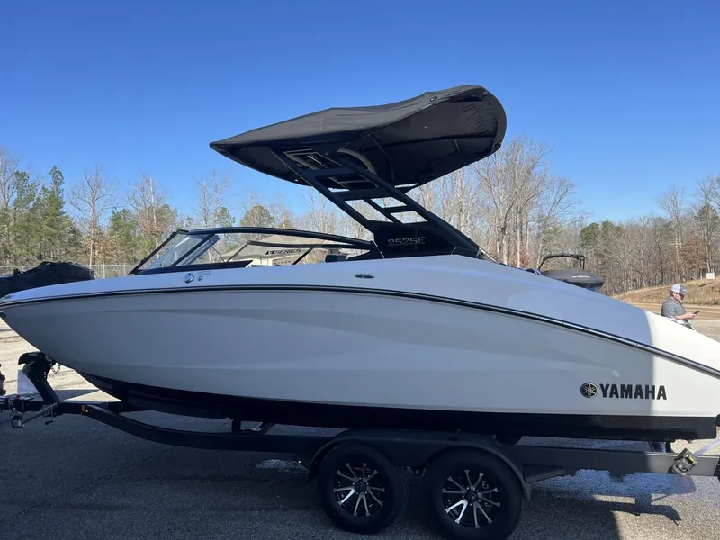 Slide: The Image of Yamaha 252SE 2025 - 20