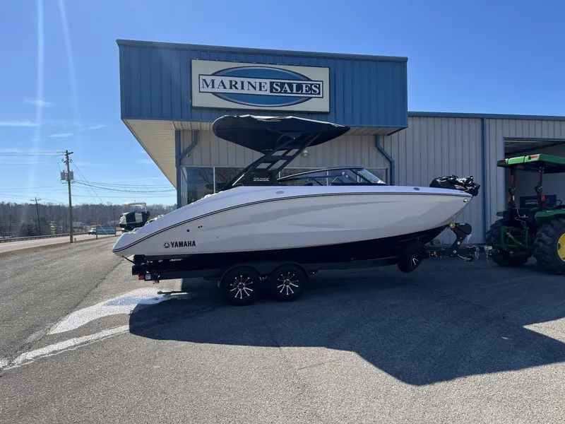 Slide: The Image of Yamaha 252SE 2025 - 22