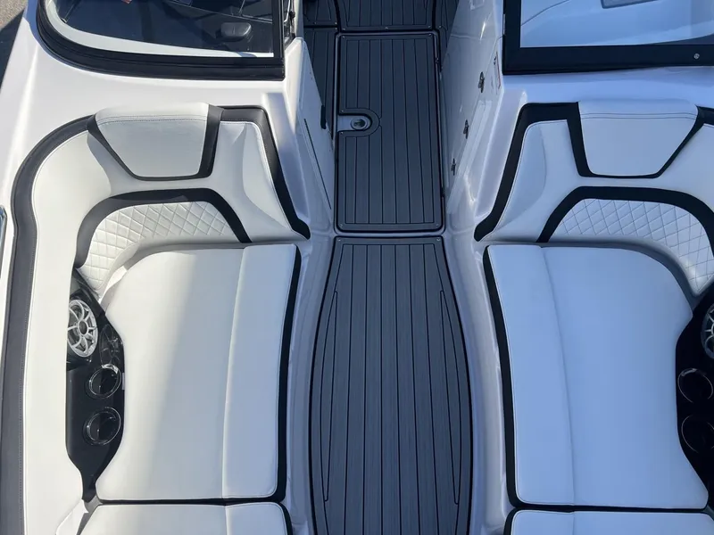 Slide: The Image of Yamaha 252SE 2025 - 4