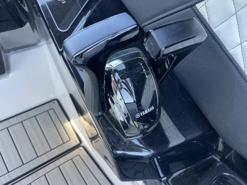 Slide: The Image of Yamaha 252SE 2025 - 8