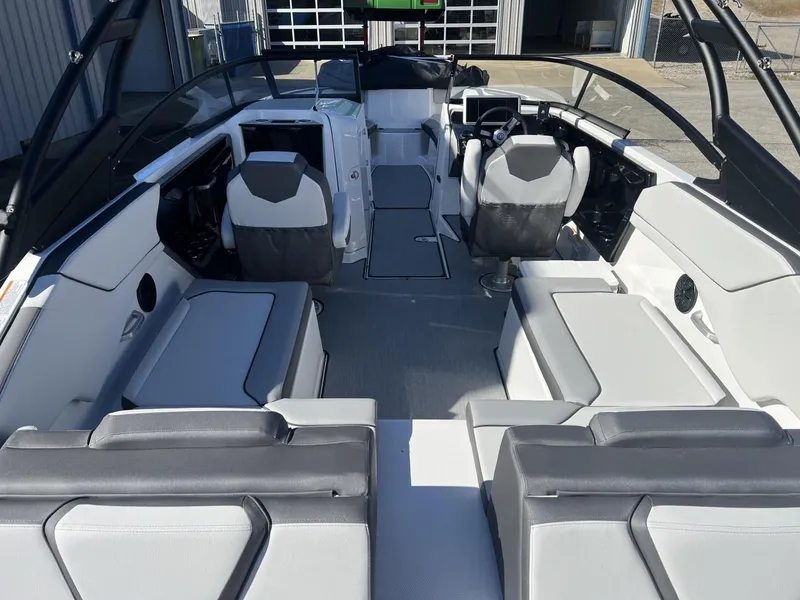 Slide: The Image of Yamaha AR250 2025 - 18