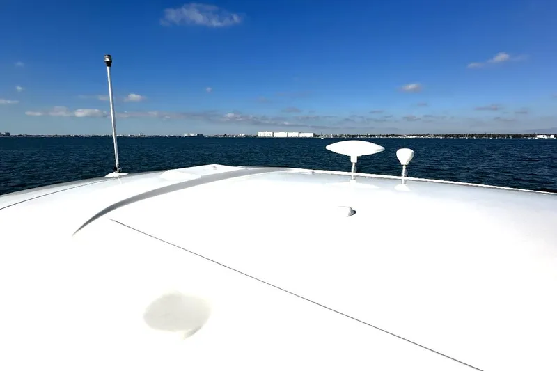 Slide: The Image of Sea Ray 370 Sundancer 2010 yacht on calm water under clear blue sky. - 25
