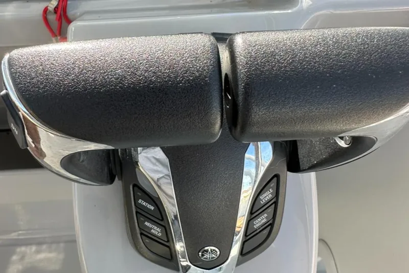 Slide: The Image of Throttle controls on a 2021 Jeanneau Leader 9.0 WA boat. - 38
