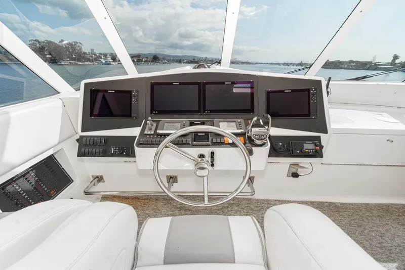 Slide: The Image of Helm of Johnson Pilothouse 70 Motor Yacht, 2002 model. - 33