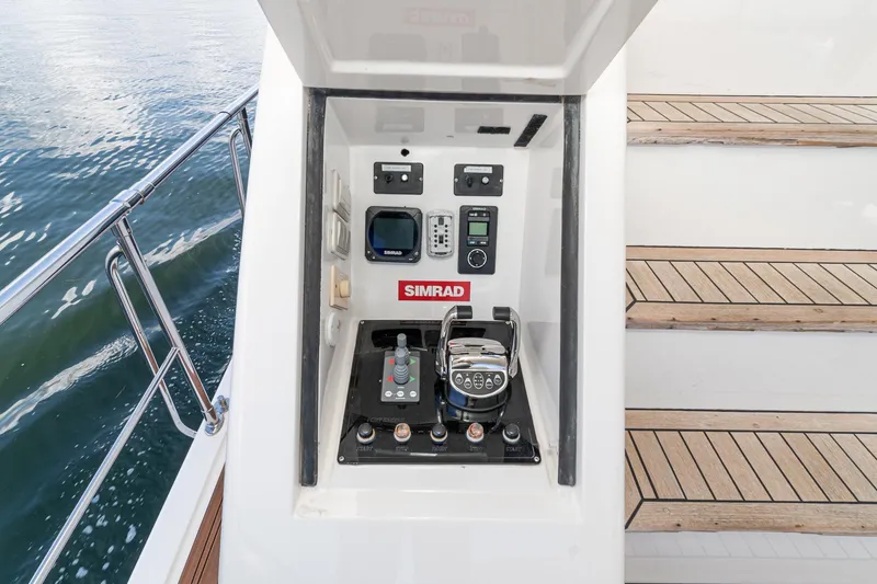 Slide: The Image of Johnson Pilothouse 70 Motor Yacht 2002 - 60