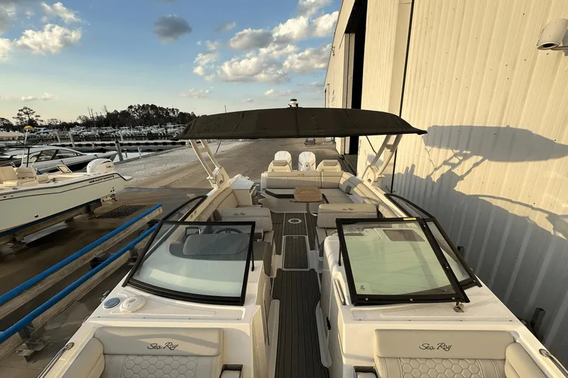 Slide: The Image of Sea Ray SDX 290 Outboard 2023 - 13