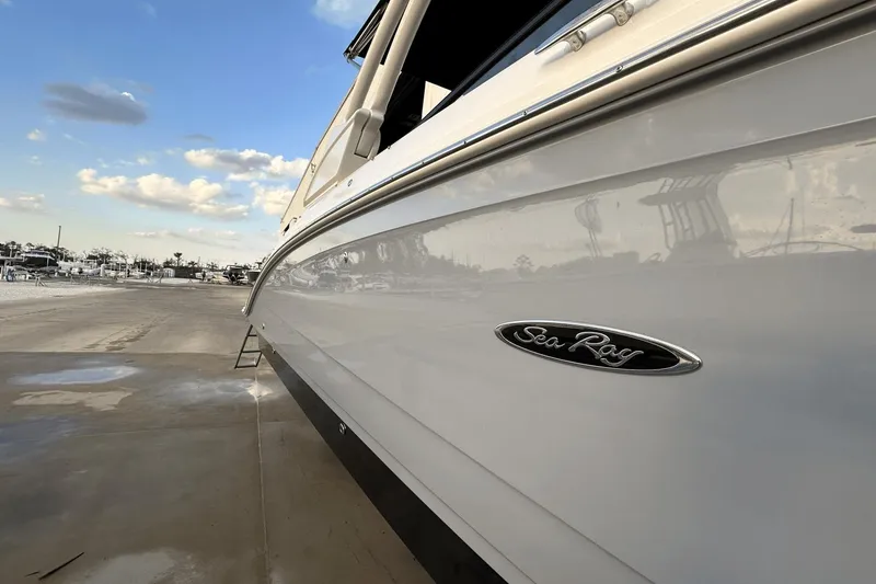 Slide: The Image of Sea Ray SDX 290 Outboard 2023 - 21