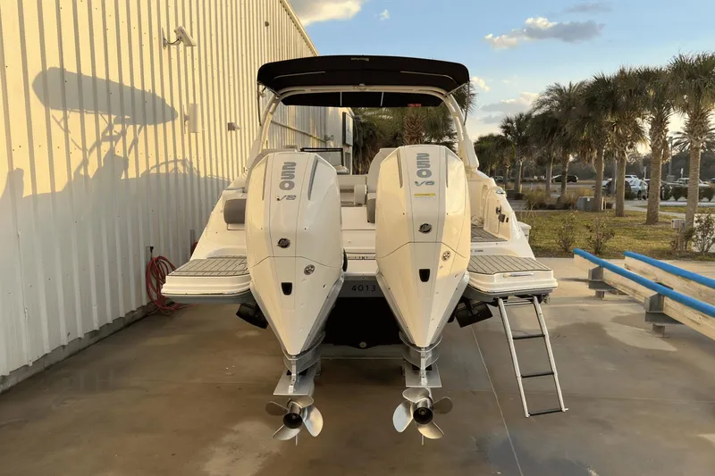 Slide: The Image of Sea Ray SDX 290 Outboard 2023 - 30