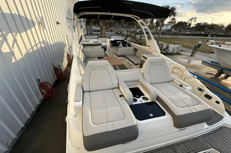 Slide: The Image of Sea Ray SDX 290 Outboard 2023 - 5