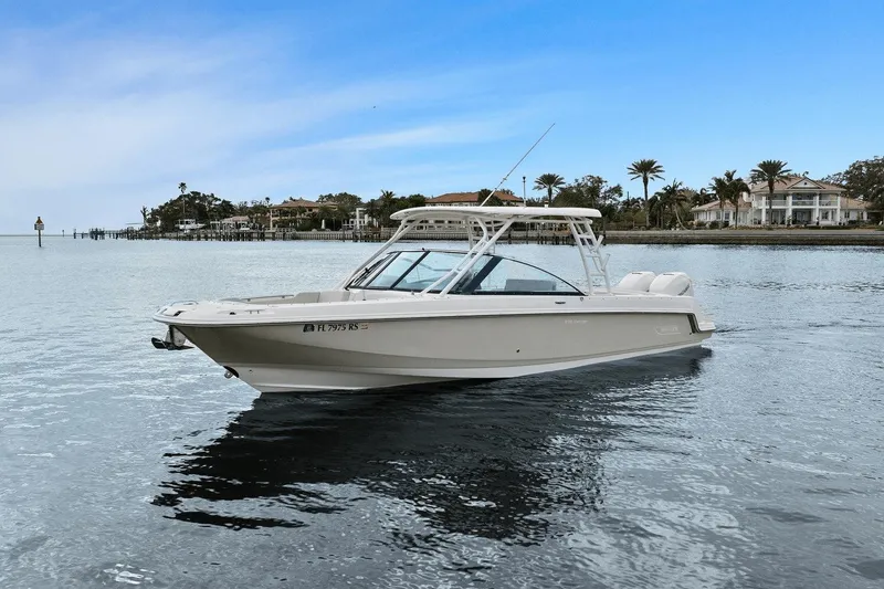 Slide: The Image of Boston Whaler 270 Vantage 2018 - 0