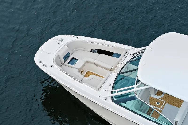 Slide: The Image of Boston Whaler 270 Vantage 2018 - 10