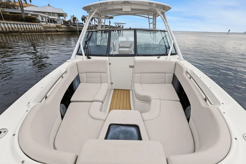 Slide: The Image of Boston Whaler 270 Vantage 2018 - 11