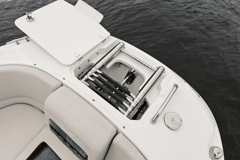 Slide: The Image of Boston Whaler 270 Vantage 2018 - 21