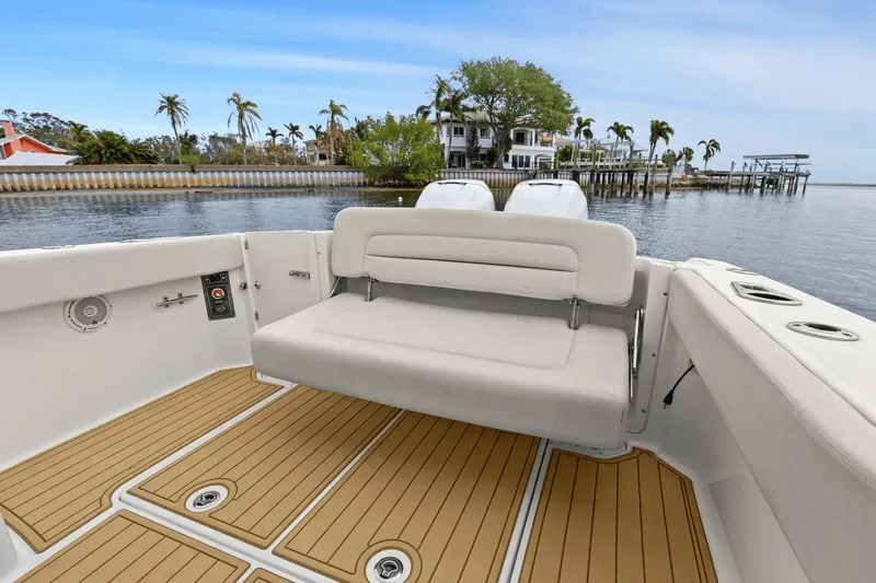Slide: The Image of Boston Whaler 270 Vantage 2018 - 24