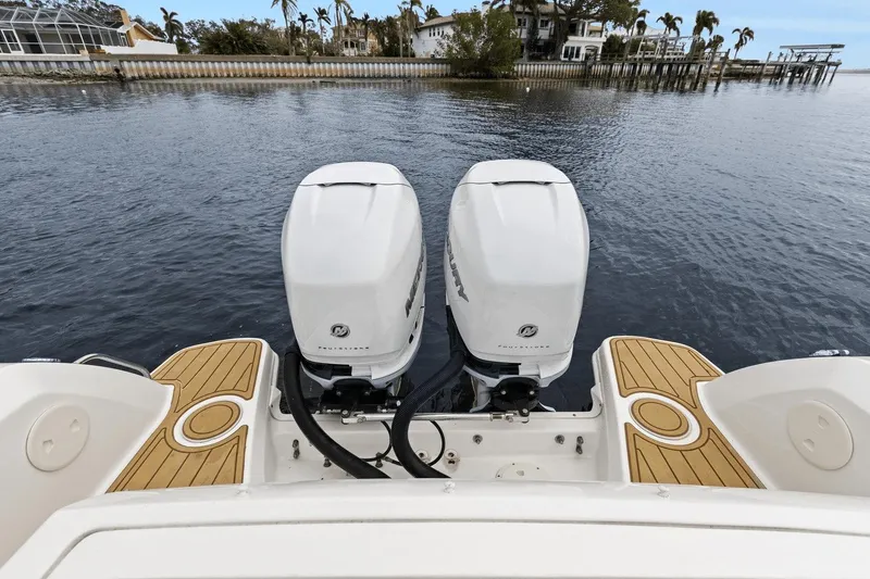 Slide: The Image of Boston Whaler 270 Vantage 2018 - 26
