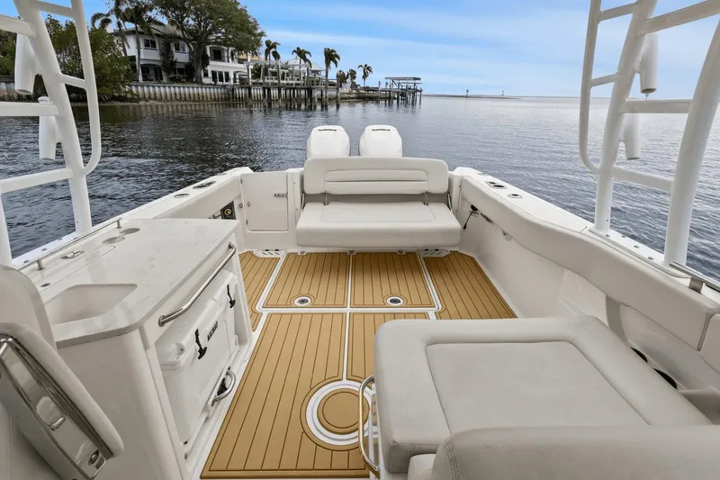 Slide: The Image of Boston Whaler 270 Vantage 2018 - 33