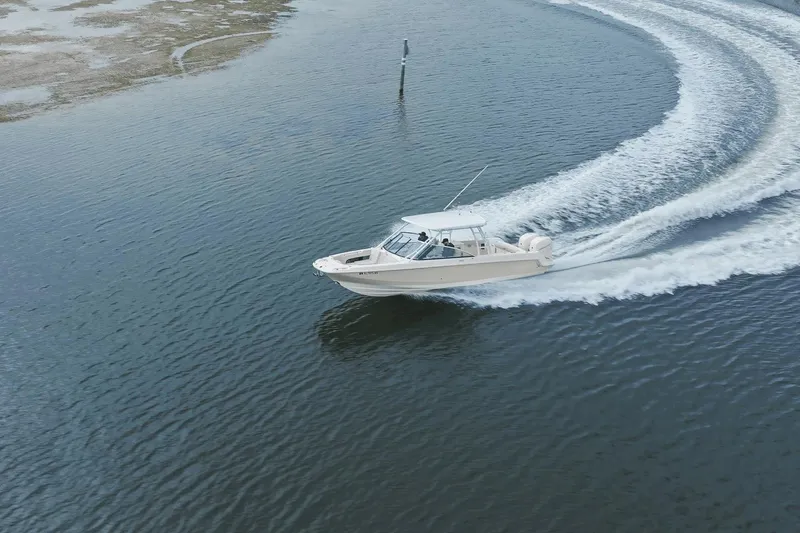 Slide: The Image of Boston Whaler 270 Vantage 2018 - 35