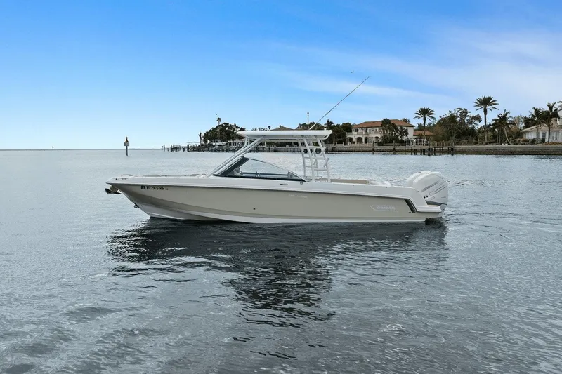 Slide: The Image of Boston Whaler 270 Vantage 2018 - 5