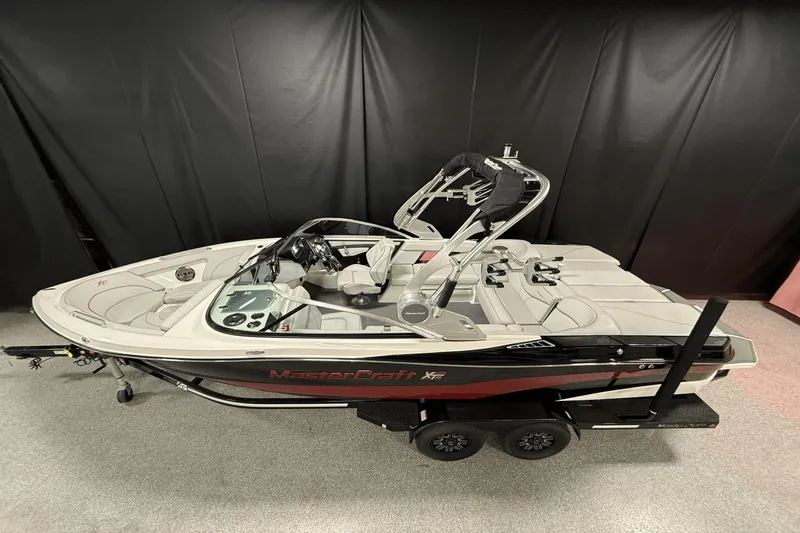 Slide: The Image of MasterCraft XT23 2019 - 1