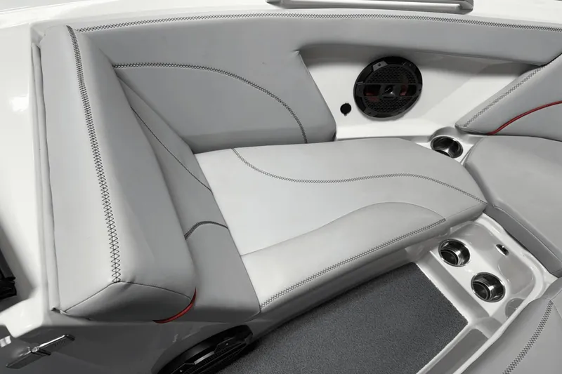 Slide: The Image of MasterCraft XT23 2019 - 100