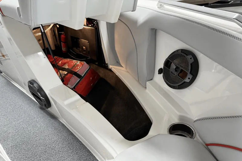 Slide: The Image of MasterCraft XT23 2019 - 102