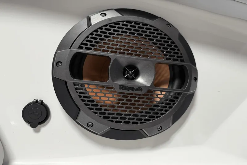 Slide: The Image of MasterCraft XT23 2019 - 104
