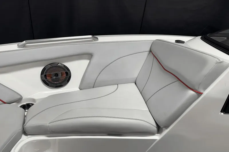 Slide: The Image of MasterCraft XT23 2019 - 105