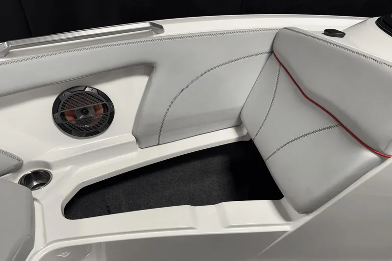 Slide: The Image of MasterCraft XT23 2019 - 106