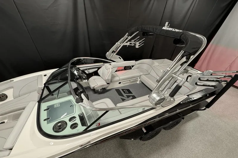Slide: The Image of MasterCraft XT23 2019 - 11