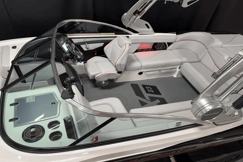 Slide: The Image of MasterCraft XT23 2019 - 12