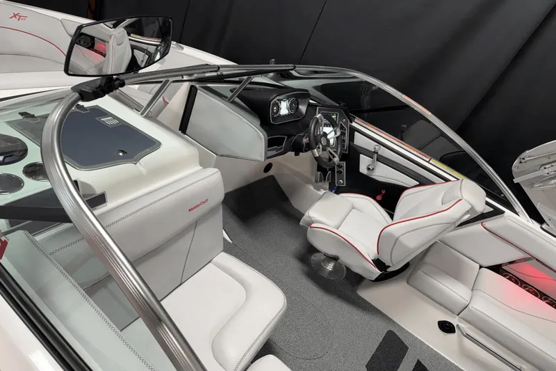 Slide: The Image of MasterCraft XT23 2019 - 13